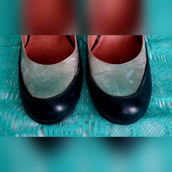 Vince Camuto Silver Black Retro Feel Heels - Picture 2 of 8